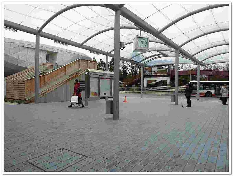 Datei:Poppenbuettel Busbahnhof 001.jpg