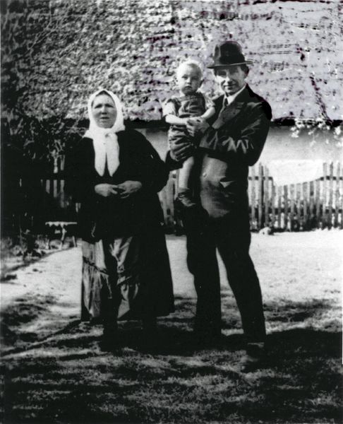 Datei:307 alte Fotos Konrad.jpg