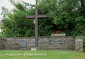 Das Ehrenmal mit Kreuz