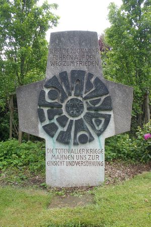 Vlotho Kriegerdenkmal Mahnmal Friedhof Uffeln-1.jpg