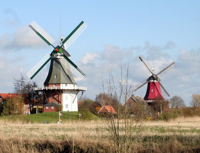 Datei:Zwillingsmühlen-Greetsiel.jpg