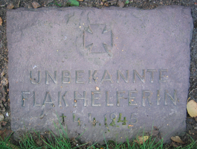 Datei:Weyhe-Leeste Graeberfeld Marienkirche 4.jpg