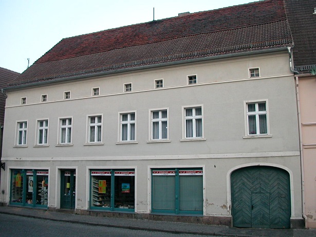 Datei:Belzig Str. d. Einheit 4.jpg