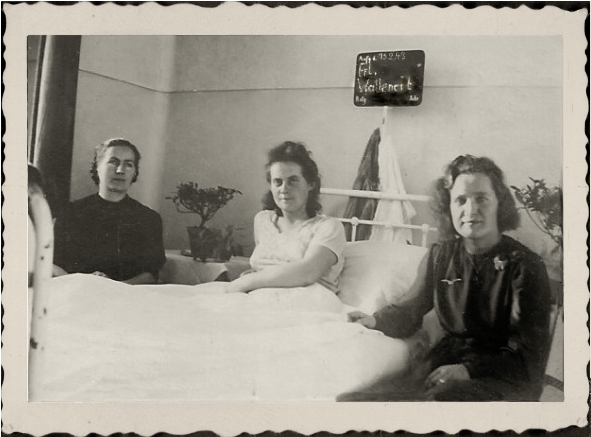 Datei:Anna Walleneit Krankenhaus-Memel ca.1943 r.jpg