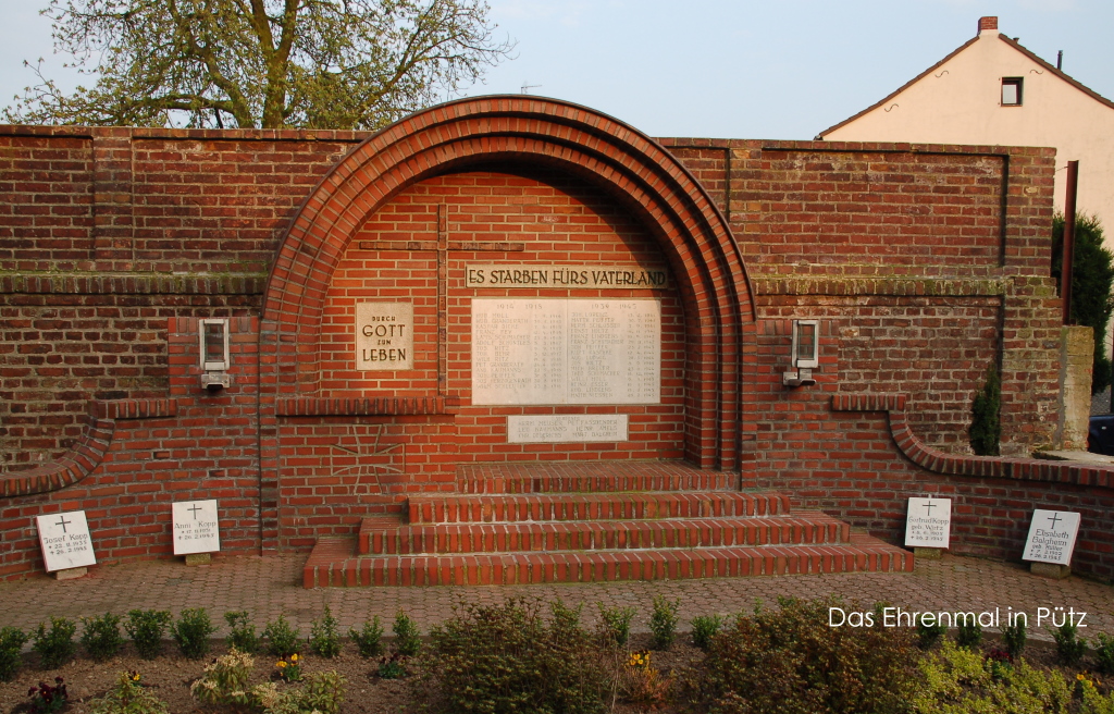 Das Denkmal vor der Kapelle
