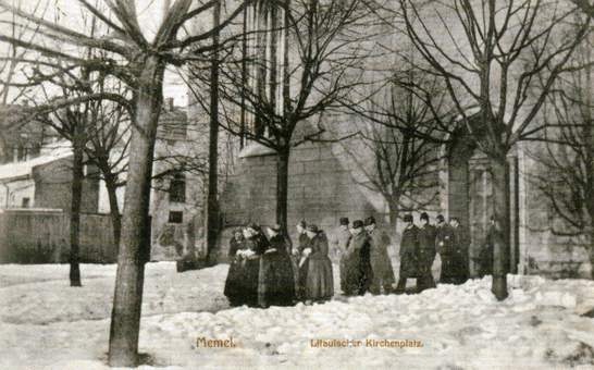 Datei:Bild Ort Memel Jakobuskirche Kirchgang 01.gif