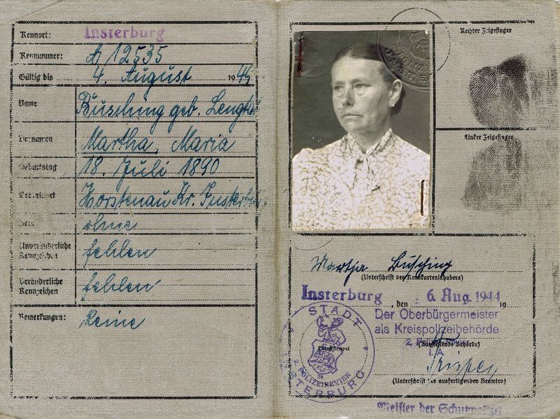 Datei:M Busching geb Lengtat Kennkarte r.jpg