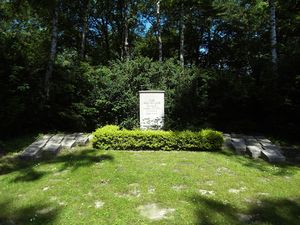 Buende Kriegerdenkmal Mahnmal Friedhof Ahle-01.jpg