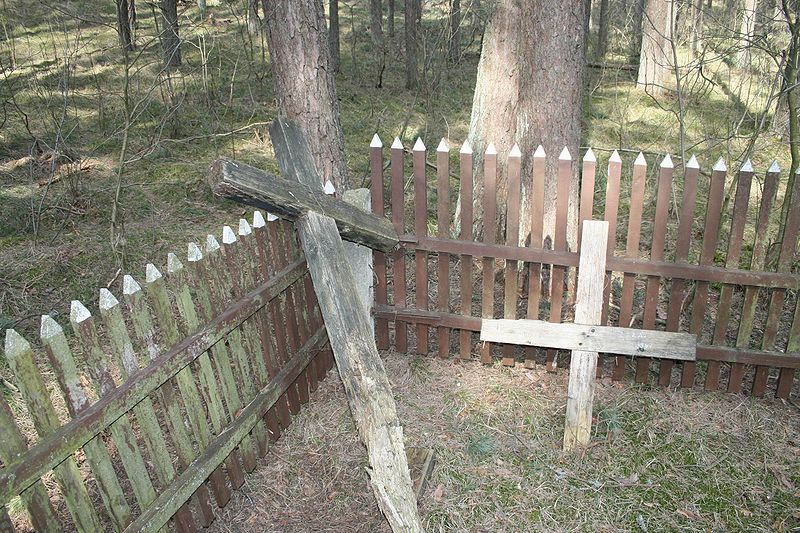 Datei:Ort Preil Friedhof Holzkreuze hinten rechts.jpg