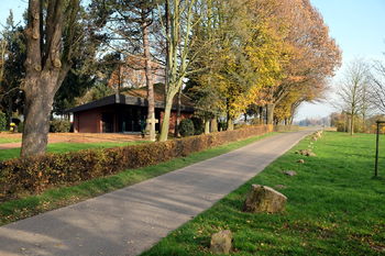 Friedhof-Oekoven 2250.JPG