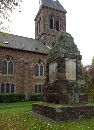 Huellhorst Kriegerdenkmal Schnathorst-1.jpg